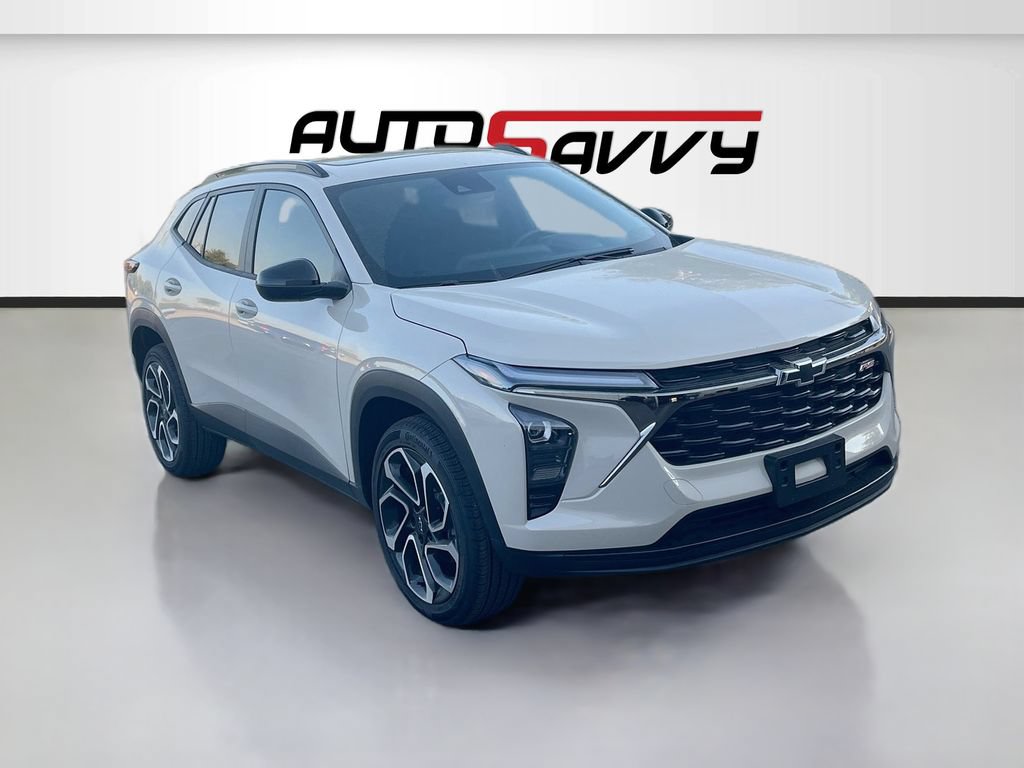 Used 2026 Chevrolet Trax RS w/ Sunroof Package FWD image 1