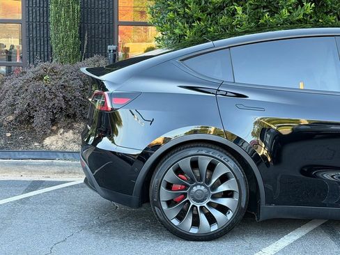 Used 2022 Tesla Model Y Performance AWD/4WD image 22