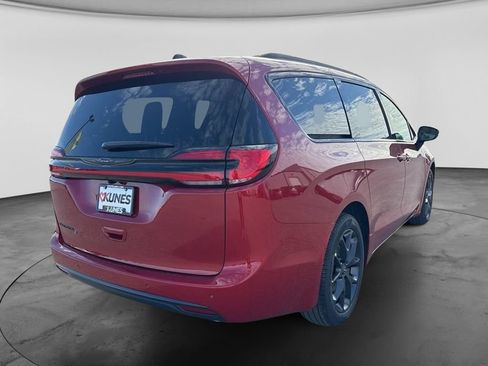New 2026 Chrysler Pacifica Select w/ S Appearance Package FWD image 12