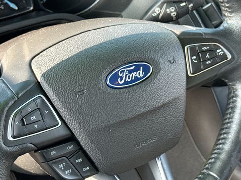 Used 2015 Ford Focus SE w/ SE Cold Weather Package FWD image 12