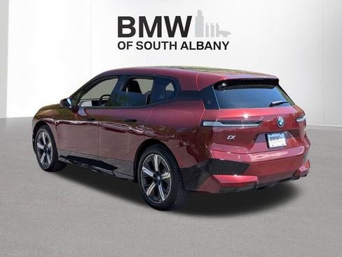 Used 2024 BMW iX xDrive50 w/ Premium Package AWD/4WD image 5