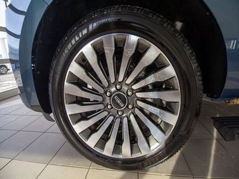 Used 2018 Lincoln Navigator Reserve w/ Technology Package image 26