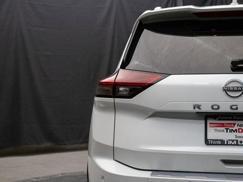 Used 2024 Nissan Rogue Platinum w/ Platinum Premium Package image 12