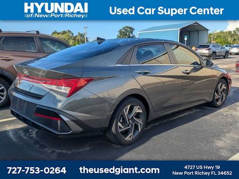 Used 2024 Hyundai Elantra SEL w/ Convenience Package FWD image 2