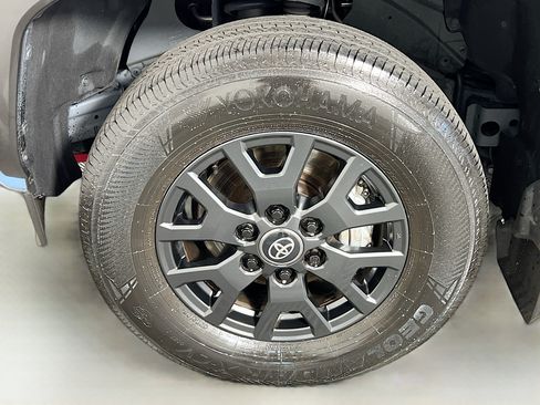 Certified 2025 Toyota 4Runner SR5 AWD/4WD image 25