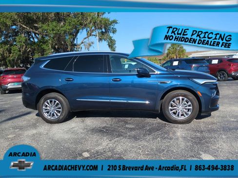 Certified 2023 Buick Enclave Essence FWD image 3