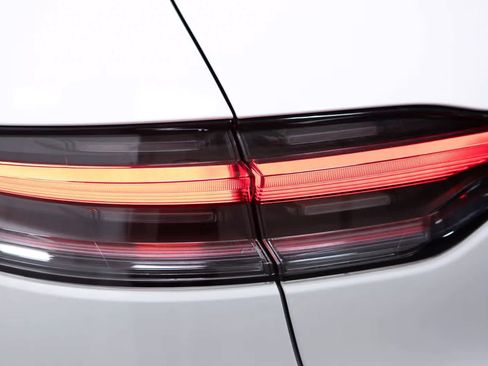 Certified 2025 Porsche Macan image 19