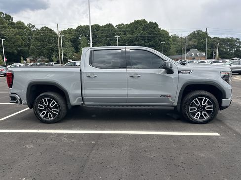 Used 2025 GMC Sierra 1500 AT4 w/ AT4 Premium Package AWD/4WD image 9