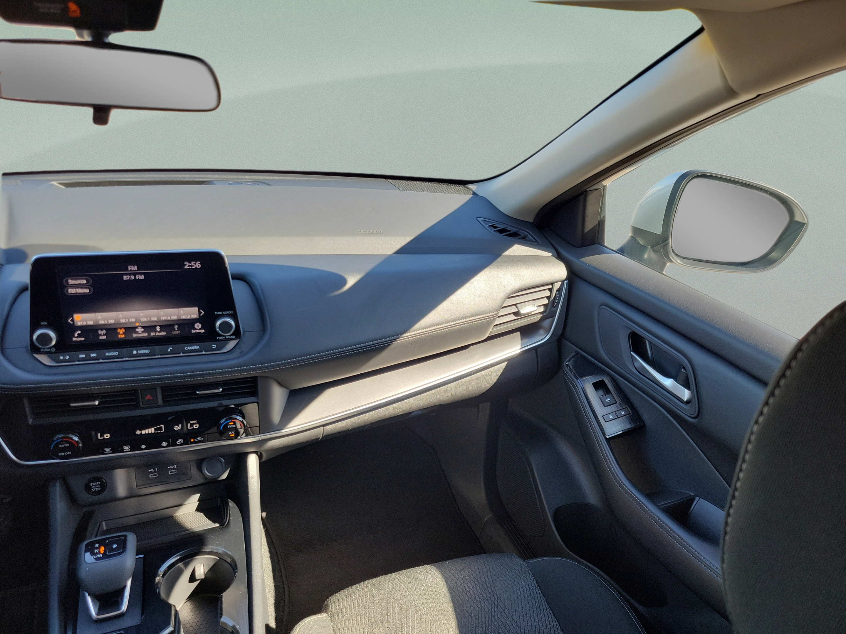 Used 2025 Nissan Rogue SV FWD image 9