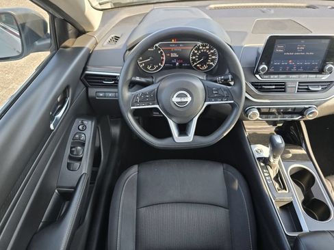 Used 2024 Nissan Altima 2.5 SV FWD image 21