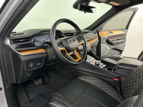 Used 2022 Jeep Grand Cherokee Summit AWD/4WD image 14