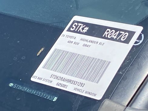 Certified 2024 Toyota Highlander XLE FWD image 10