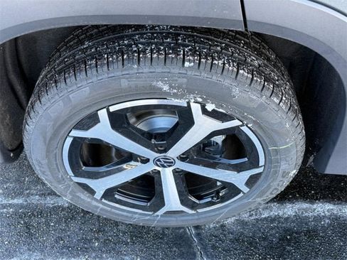 New 2026 Volkswagen Tiguan SE image 4