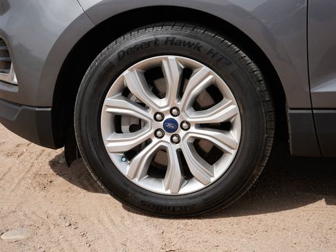 Used 2021 Ford Edge Titanium FWD image 7