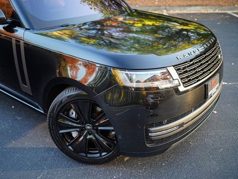 Used 2023 Land Rover Range Rover Long Wheelbase SE image 14