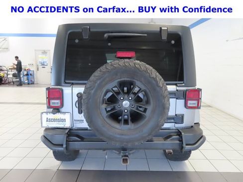 Used 2017 Jeep Wrangler Unlimited Sahara AWD/4WD image 10