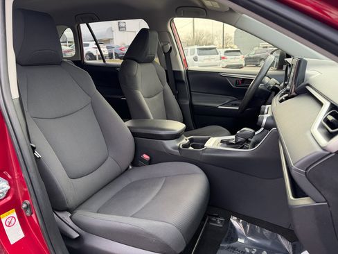 Used 2019 Toyota RAV4 LE image 58