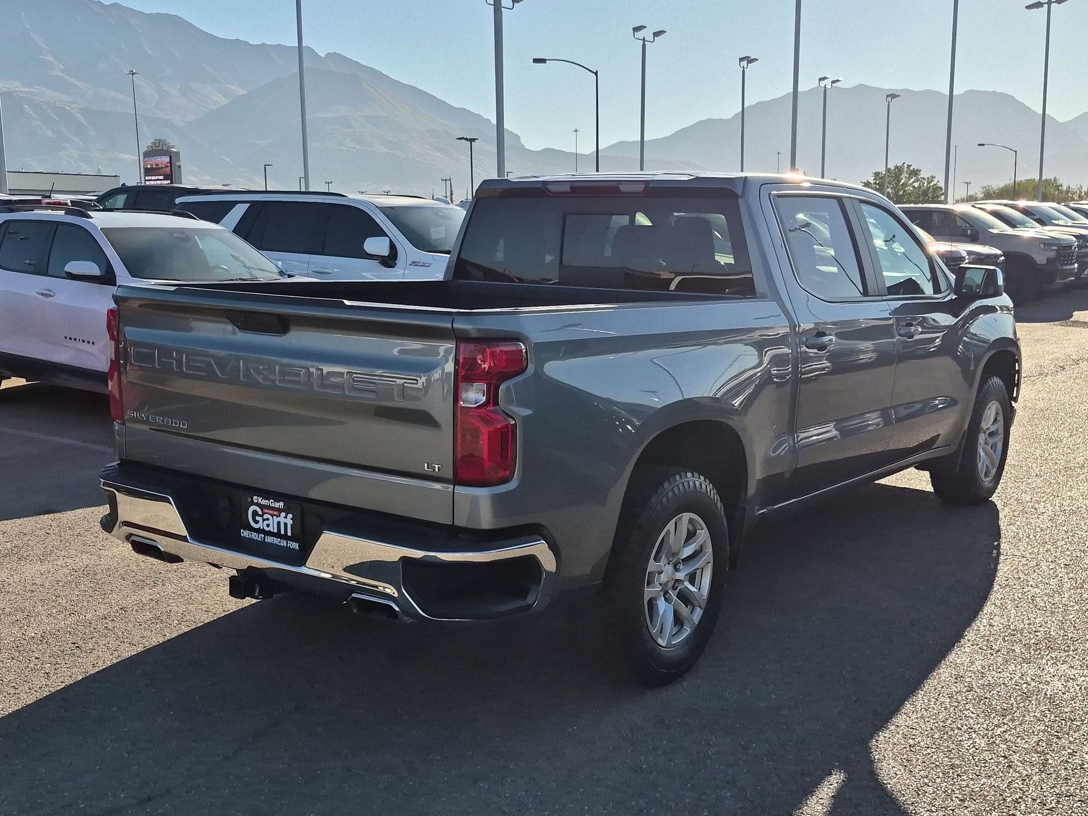 Used 2022 Chevrolet Silverado 1500 LT AWD/4WD image 3