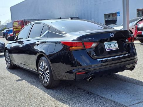 Used 2023 Nissan Altima 2.5 SV w/ SV Premium Package FWD image 3