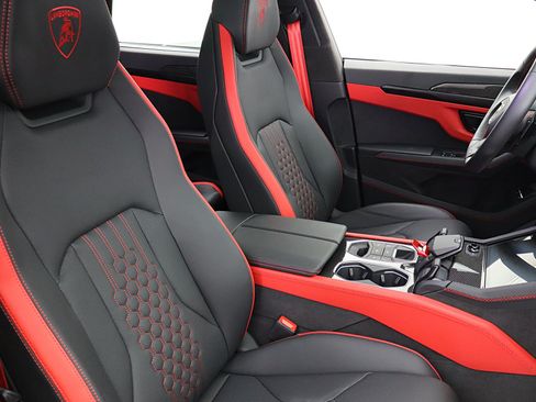 Used 2025 Lamborghini Urus SE AWD/4WD image 34