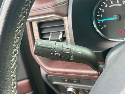 Used 2022 Ford Expedition Limited image 23