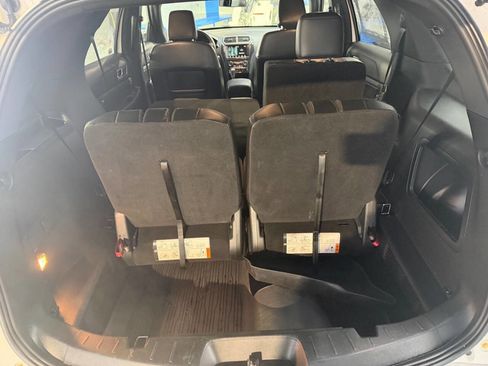 Used 2018 Ford Explorer XLT w/ Equipment Group 202A image 11