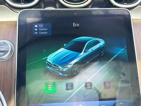 Used 2025 Mercedes-Benz C 300 4MATIC Sedan image 31