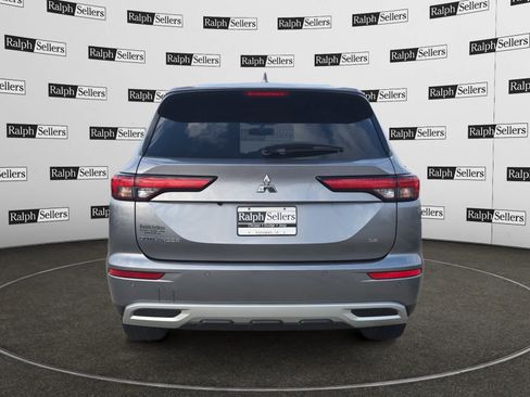 Used 2023 Mitsubishi Outlander SE image 5