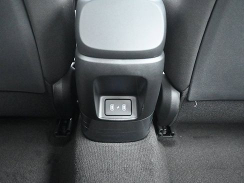 Certified 2025 Hyundai Elantra SE image 11