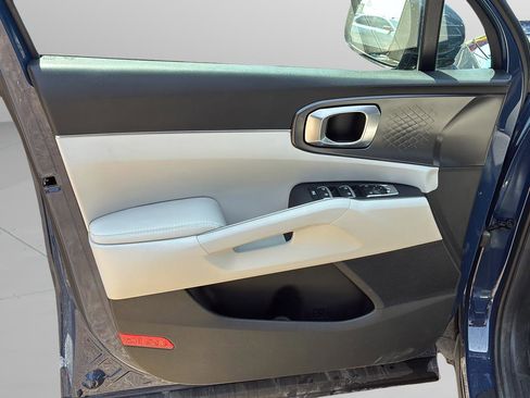 Used 2024 Kia Sorento S w/ Panoramic Sunroof Package FWD image 11