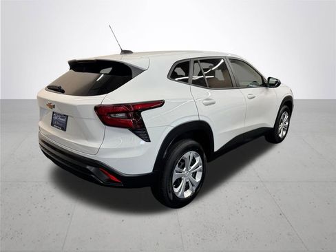 Used 2025 Chevrolet Trax LS FWD image 7