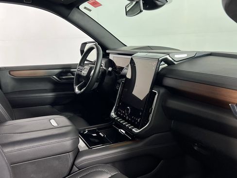 Used 2025 GMC Yukon Denali image 29