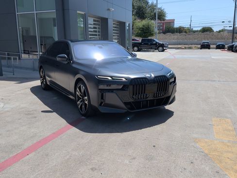 Used 2023 BMW 760i xDrive AWD/4WD image 2