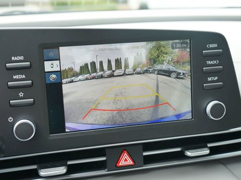 New 2025 Hyundai Elantra Limited image 18