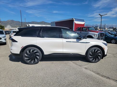 New 2026 Lincoln Nautilus Reserve image 3