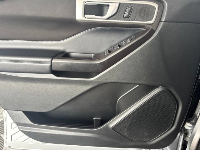 Used 2020 Ford Explorer XLT AWD/4WD image 16