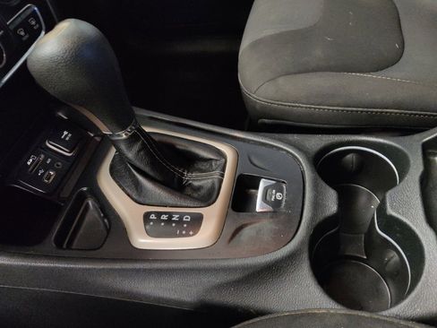 Used 2017 Jeep Cherokee Latitude w/ Comfort & Sound Group image 26