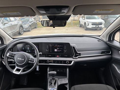 Used 2025 Kia Sportage LX image 32