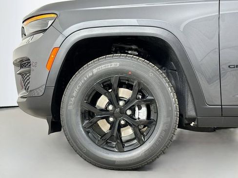 New 2025 Jeep Grand Cherokee Altitude image 30