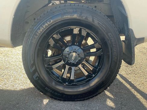 Used 2010 Nissan Titan XE w/ XE Popular Equipment Pkg image 9