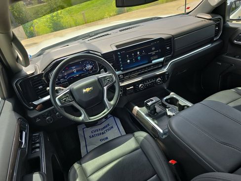 Used 2024 Chevrolet Silverado 1500 LTZ w/ LTZ Convenience Package II AWD/4WD image 9