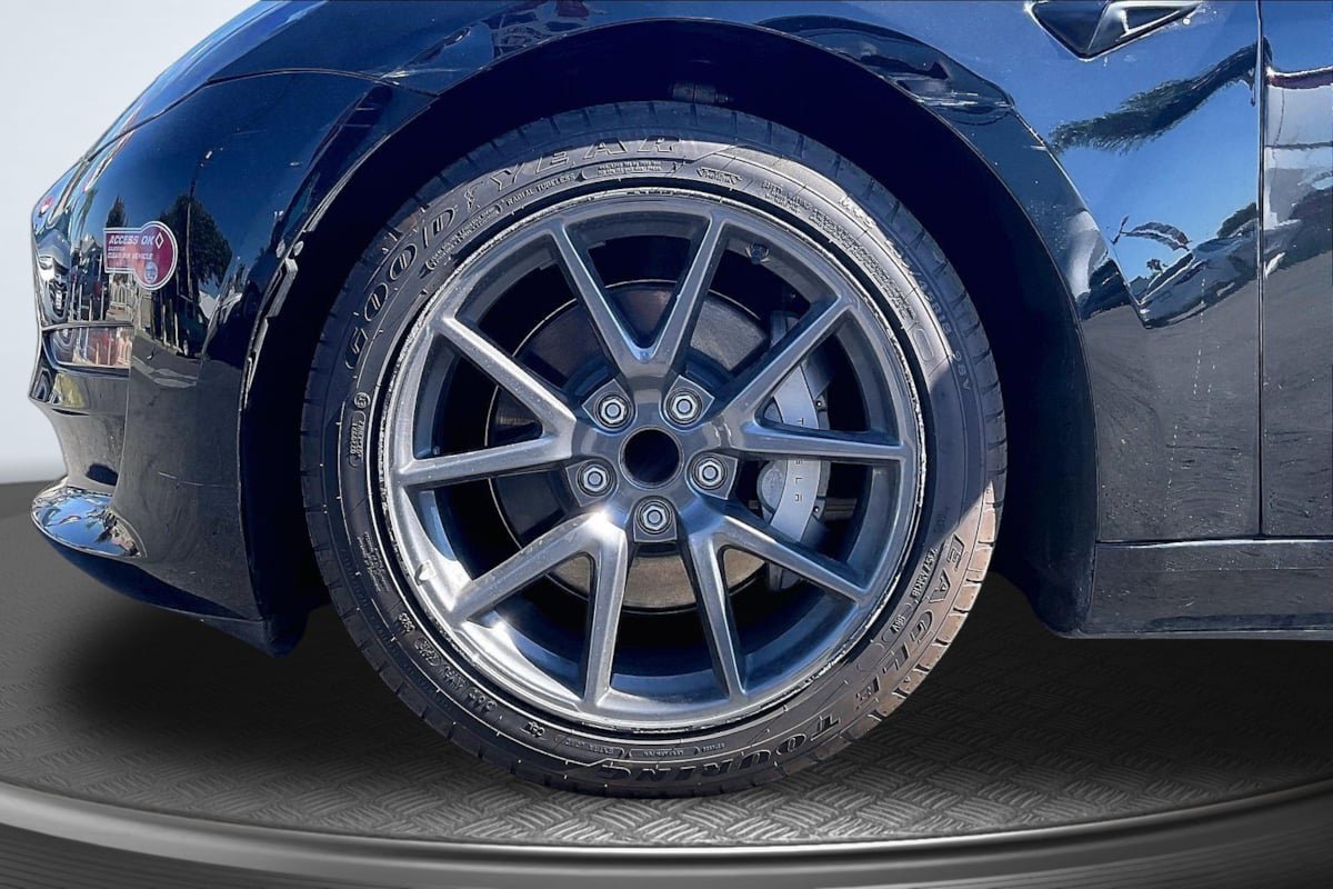 Used 2023 Tesla Model 3 Standard Range RWD image 9