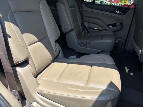 Used 2017 GMC Yukon SLT w/ Premium Edition AWD/4WD image 24