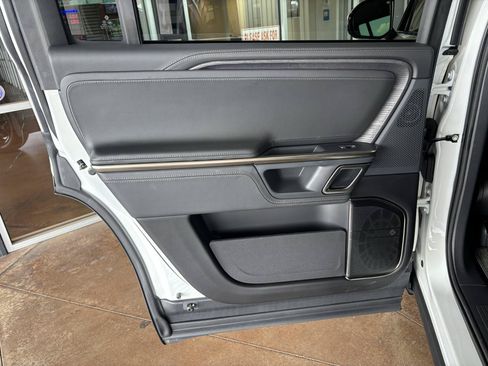 Used 2023 Rivian R1S Adventure AWD/4WD image 25