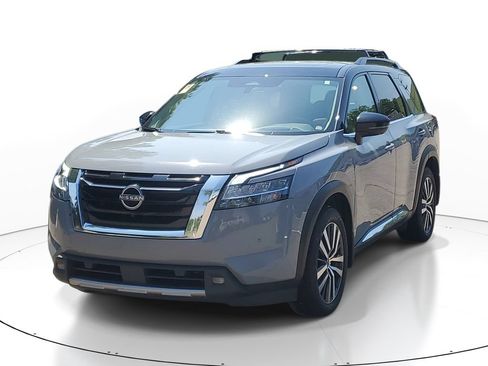 Used 2022 Nissan Pathfinder Platinum w/ Cargo Package AWD/4WD image 2