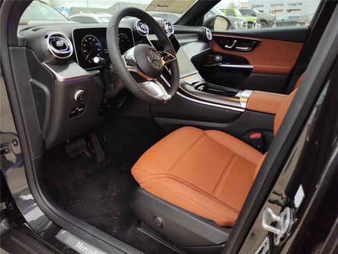 New 2026 Mercedes-Benz GLC 300 image 2