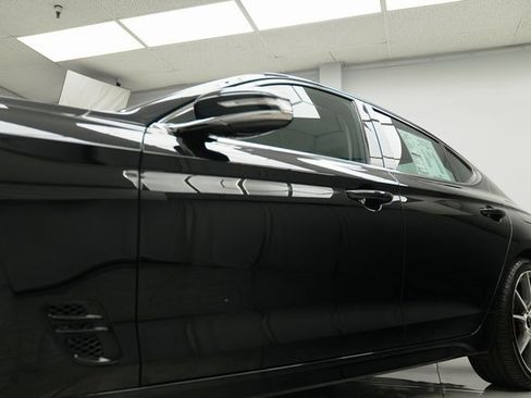 Used 2025 Genesis G70 2.5T image 15