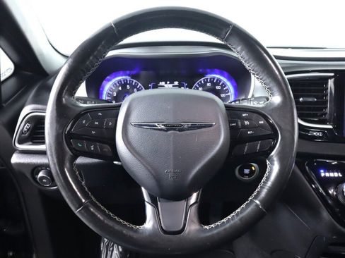 Used 2020 Chrysler Pacifica Touring-L w/ S Appearance Package image 11