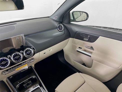 Used 2025 Mercedes-Benz GLA 250 4MATIC image 20