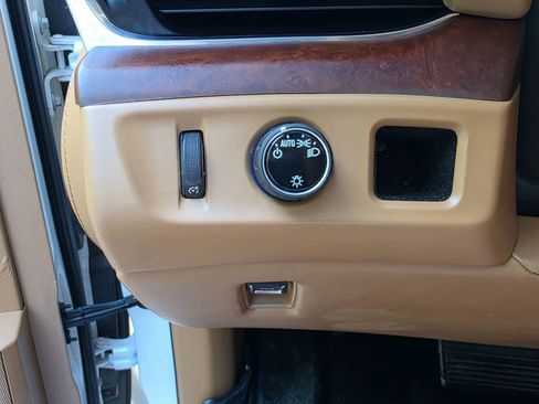 Used 2016 Cadillac Escalade ESV Platinum image 13